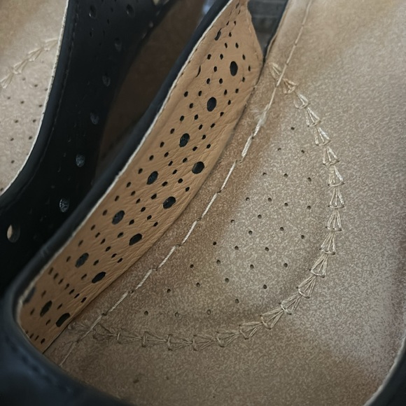 Alexis Leroy Wedge Heel Cut-Out Peep Toe Slingback Women's Sandals. Size 8.5 - Picture 5 of 6